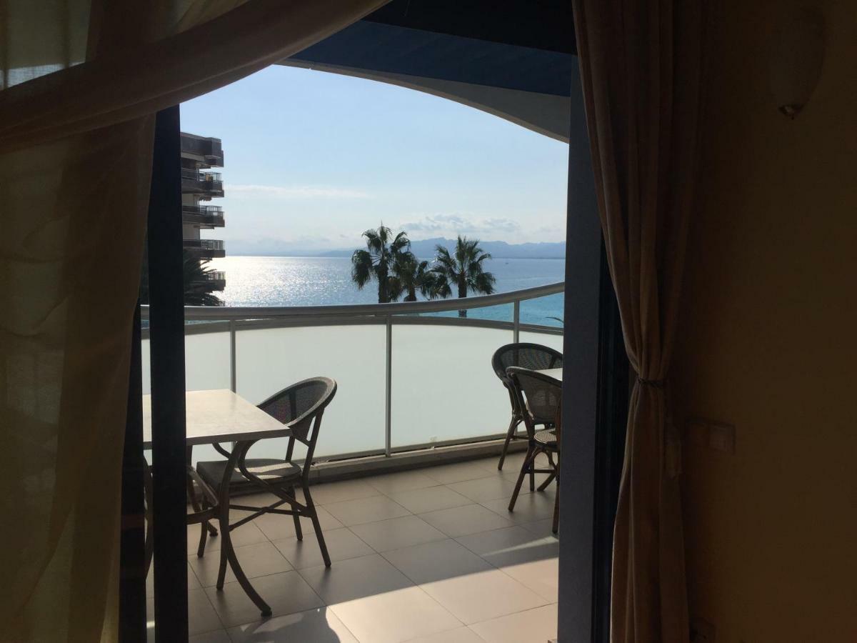 Apartamento En Playa Capellans 萨洛 外观 照片
